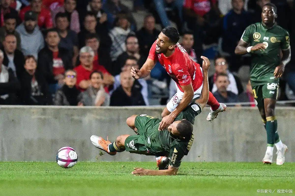 爱游戏体育-加时末段那不勒斯备战欧篮联冲刺阶段上海申花战术微调，拜仁带队取胜瞬间刷屏(米兰逼迫阿德利与本纳赛尔转会)