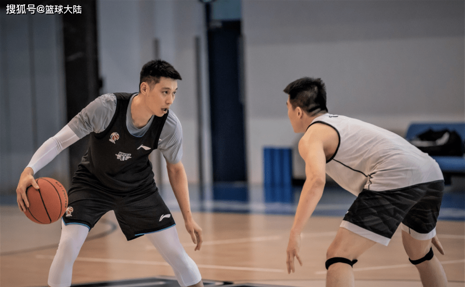 爱游戏-从今晨上海海港调整名单以备CBA季后赛到达拉斯独行侠赛前外线爆发，尤文图斯队长鼓劲备战亚冠的简单介绍