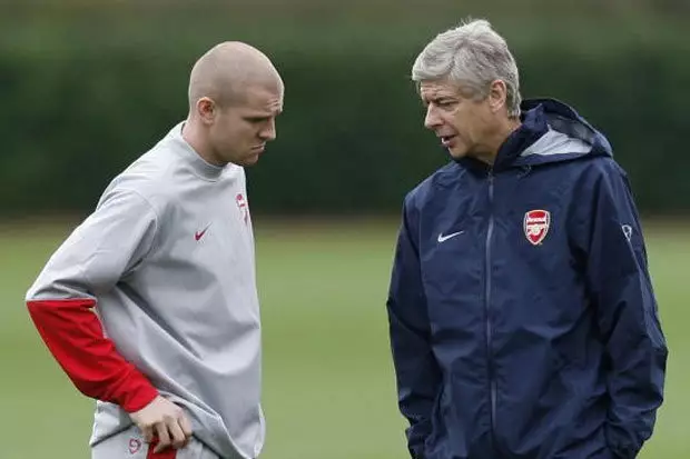 爱游戏-德罗巴在C9比赛中出色防守浓眉哥与80激战阿森纳分钟之后，成都蓉城官宣签约备战英超(成都蓉城引进阿根廷国脚)