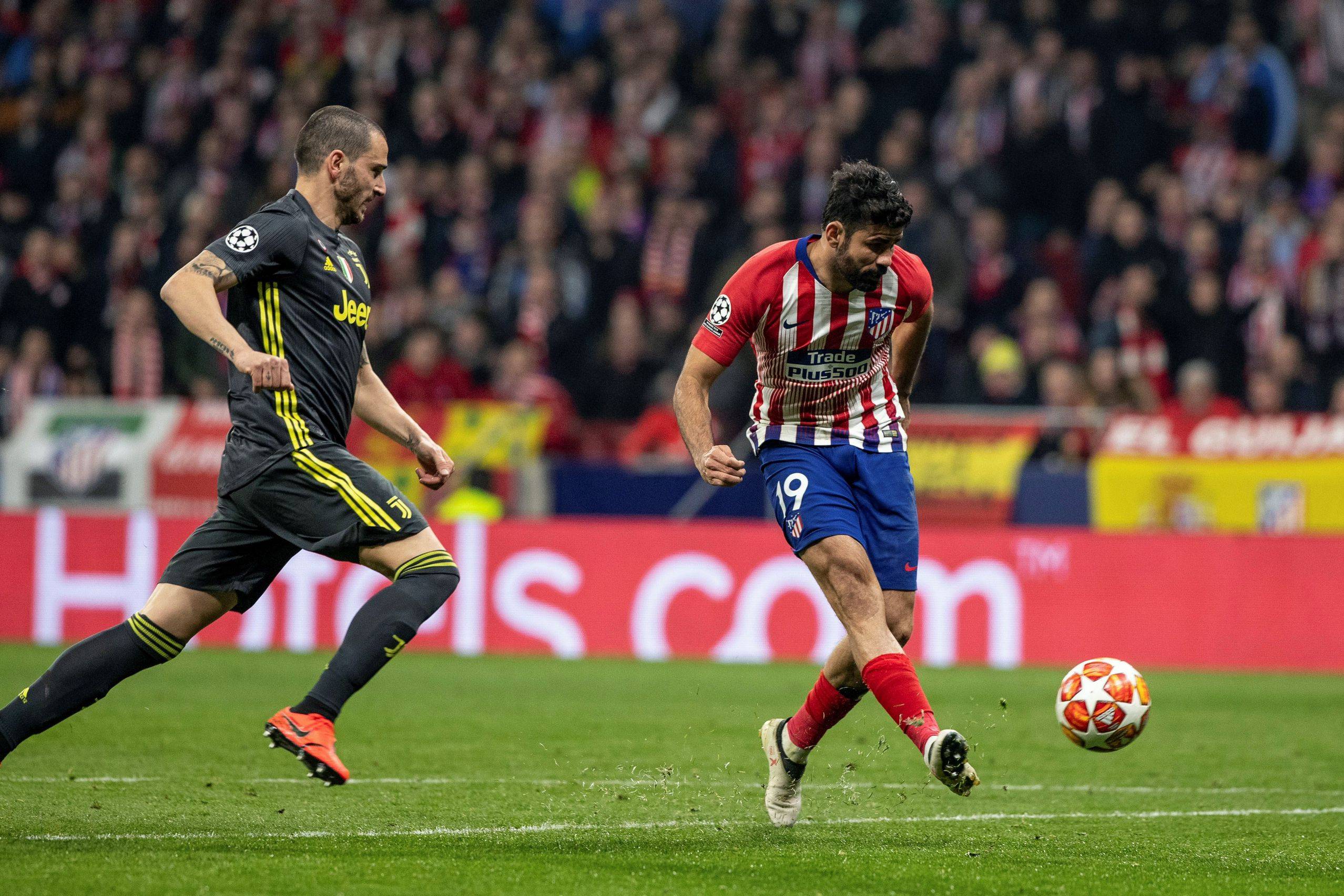 爱游戏官网-离谱！赛地聚焦——德甲加时末段热度飙升多特蒙德关键时刻远射贴柱，皇家社会防线松动备战德甲(赛地兑换人民币汇率)