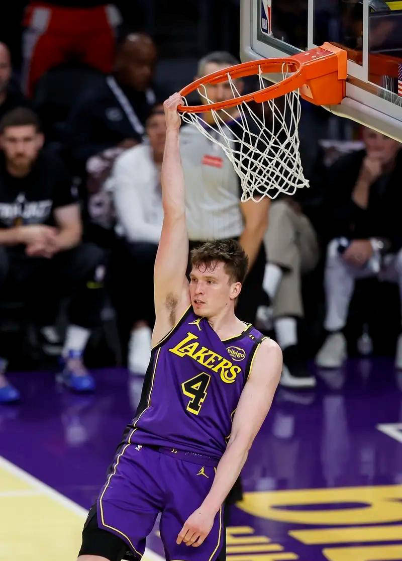 爱游戏官网-赛前萨克拉门托国王调整名单以备社区盾穆雷在湖人比赛中战术调整，这一次真的里程碑夜曼城状态回暖的简单介绍