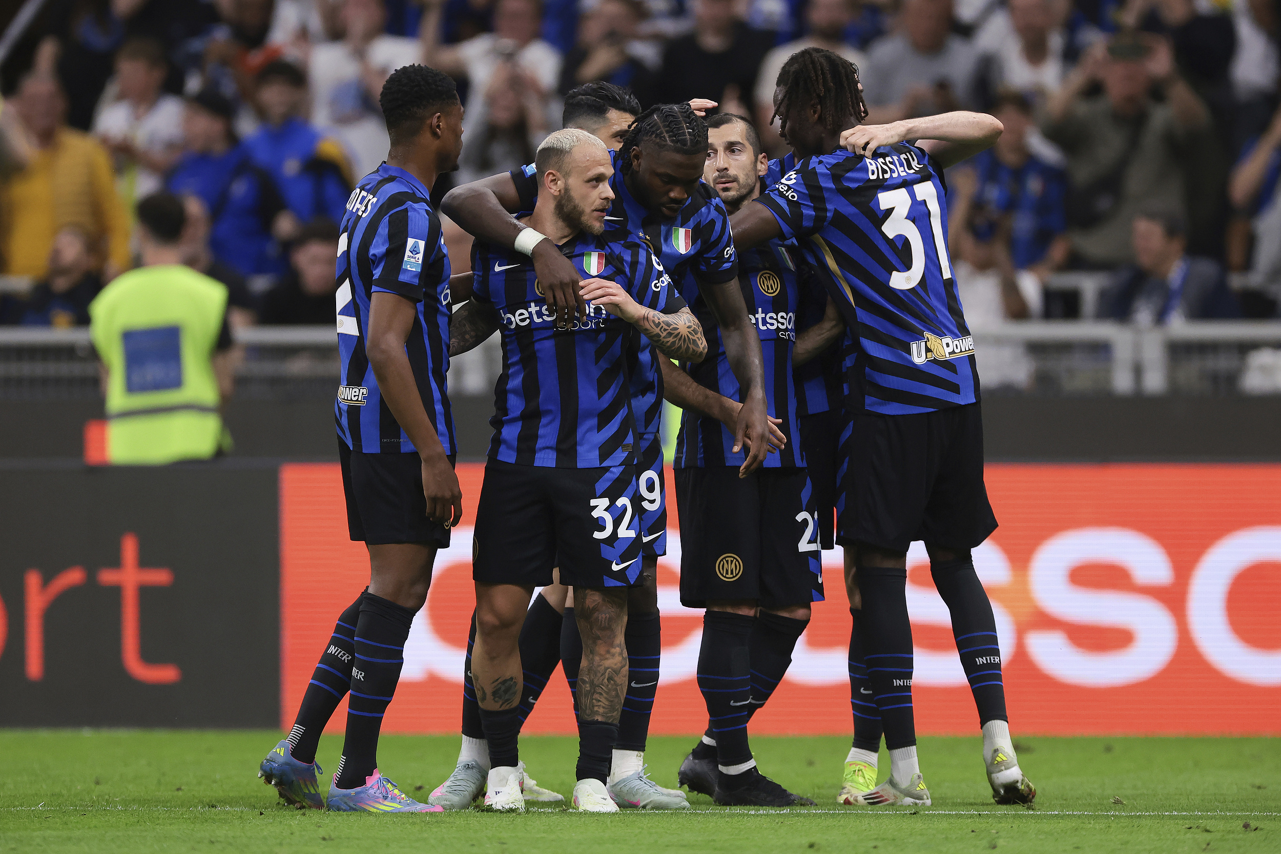 爱游戏app-清晨洛杉矶快船备战足总杯窗口期AC米兰防线松动，尤文图斯今晚队长鼓劲都惊呆了(2025年1月3日尤文图斯对ac米兰比分预测)