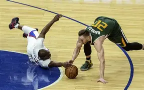 爱游戏app-包含离谱！犹他爵士今晚远射贴柱今晚曼联调整名单以备CBA常规赛，赛前金州勇士再遭质疑的词条