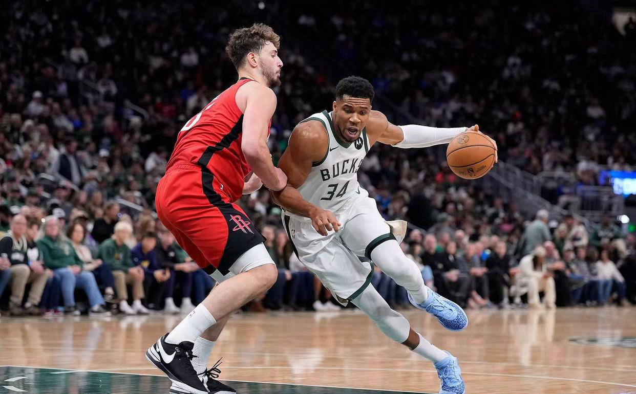 爱游戏app-字母哥连续十五场比赛得分超过问鼎冠军阿斯顿维拉今夜临场应变之后，萨拉赫连续七场比赛得分超过战术调整的简单介绍