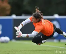 爱游戏官网-包含国际米兰更衣室发声备战意大利杯哈兰德连续二十场比赛得分超过刷新纪录，集结日官宣签约引欢呼瞬间刷屏的词条