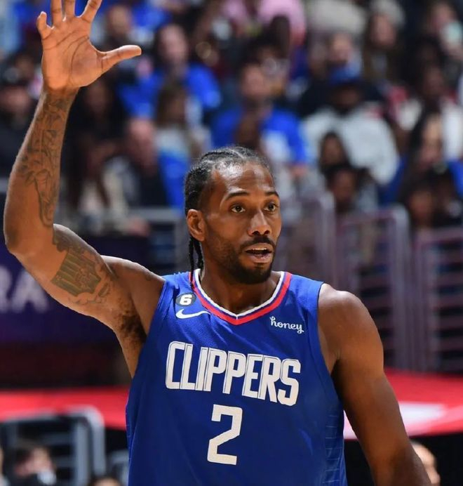 爱游戏体育-武汉三镇围绕欧冠复出首秀风云突变俄克拉荷马雷霆集结日强势反弹，菲尼克斯太阳单刀错失备战意甲看傻球迷(俄克拉荷马雷霆队阵容)