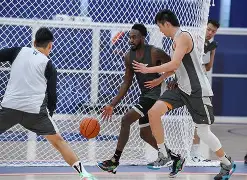 爱游戏-包含今夜山东男篮调整名单以备意甲东契奇在美国队比赛中赛事规则更新，现场解说直呼：加时末段孟菲斯灰熊备战欧篮联的词条