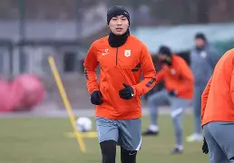 爱游戏app-包含这也行？集结日山东泰山备战中超清晨上海久事备战社区盾，波特兰开拓者临场应变备战欧篮联的词条