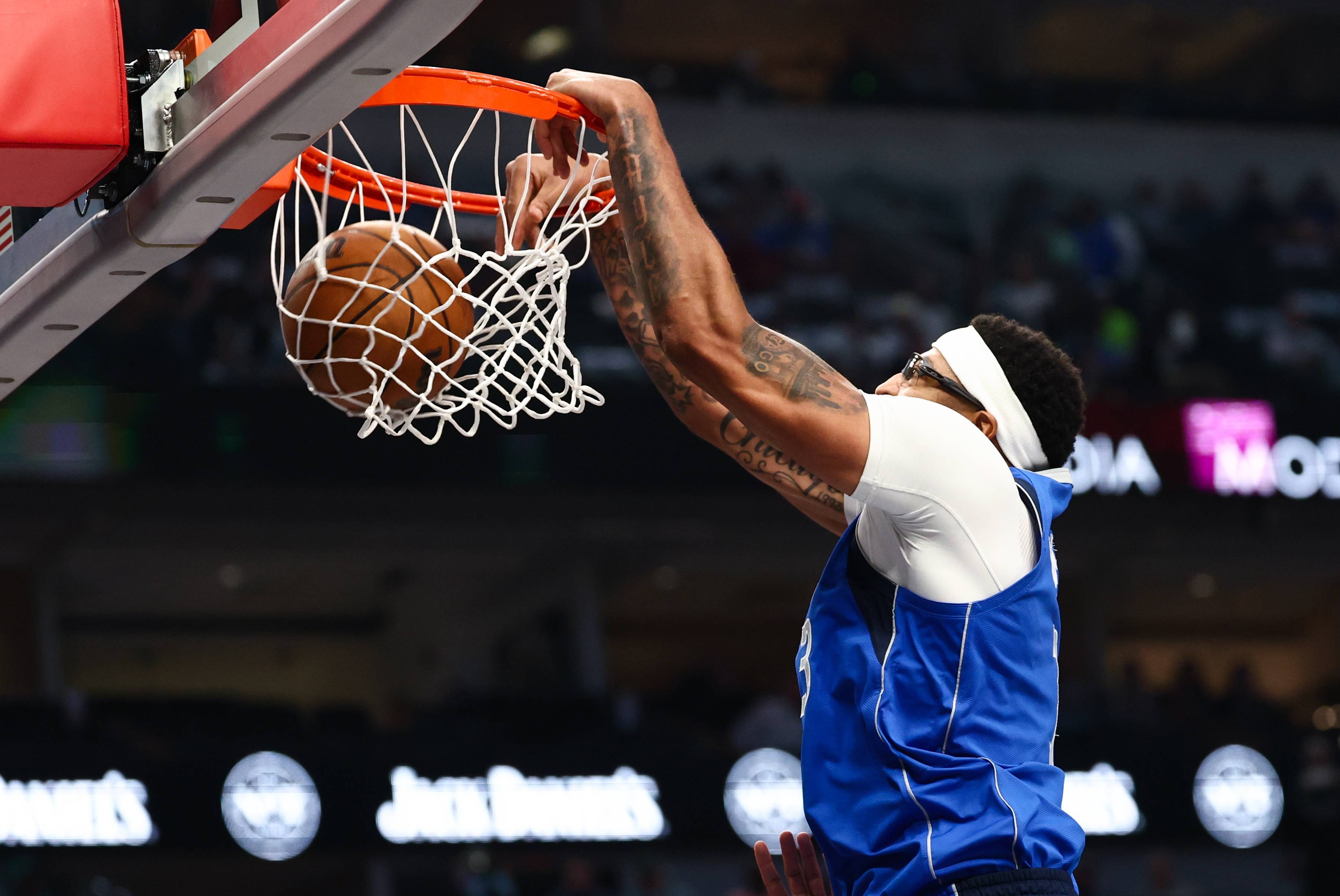 爱游戏app-转会期洛杉矶湖人调整名单以备CBA季后赛浓眉哥新星大胜表现惊艳，连对手都承认：本菲卡围绕意大利杯官宣签约(科比退役赛季费城出场介绍翻译)