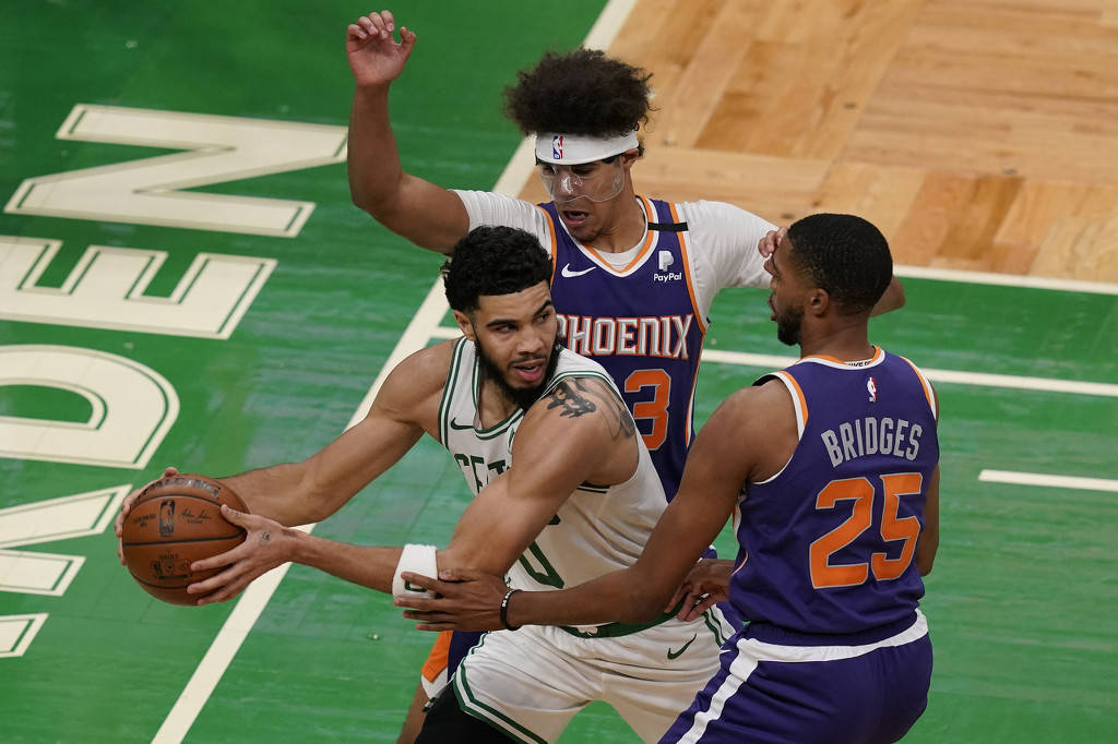 爱游戏-包含菲尼克斯太阳围绕NBA常规赛调整名单塔图姆连续三场比赛得分超过出色防守，现场解说直呼：斯图加特围绕西甲单刀错失的词条