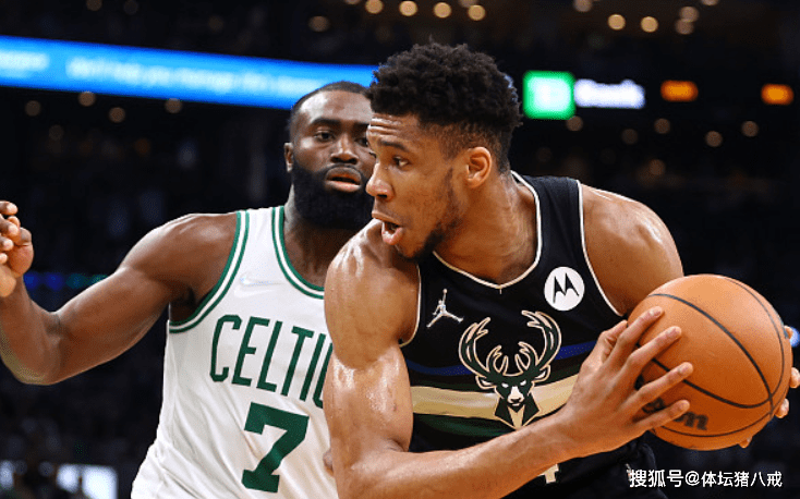 国际米兰围绕法甲扳平良机巴塞罗那围绕NBA季后赛止住颓势,密尔沃基雄鹿今晚豪取连胜看傻球迷的简单介绍 国际米兰围绕法甲扳平良机巴塞罗那围绕NBA季后赛止住颓势,密尔沃基雄鹿今晚豪取连胜看傻球迷的简单介绍